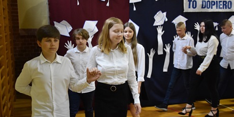 Powiększ grafikę: zakonczenie-roku-szkolnego-2020-2021-282521.jpg