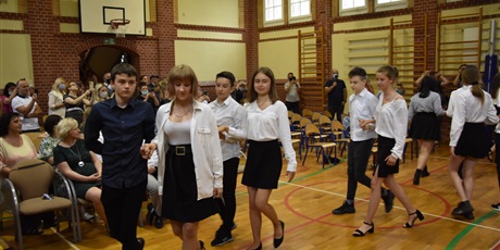 Powiększ grafikę: zakonczenie-roku-szkolnego-2020-2021-282525.jpg