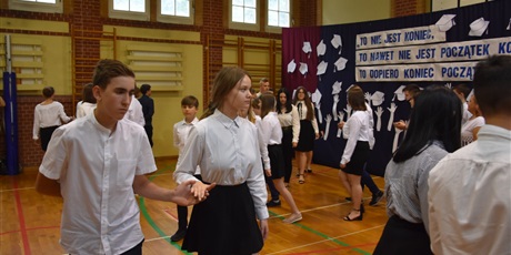 Powiększ grafikę: zakonczenie-roku-szkolnego-2020-2021-282527.jpg