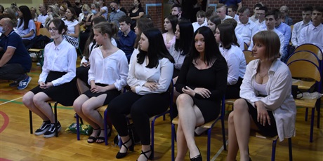 Powiększ grafikę: zakonczenie-roku-szkolnego-2020-2021-282528.jpg