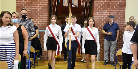 Powiększ grafikę: zakonczenie-roku-szkolnego-2020-2021-282531.jpg