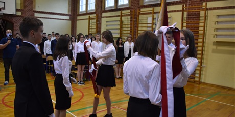 Powiększ grafikę: zakonczenie-roku-szkolnego-2020-2021-282534.jpg