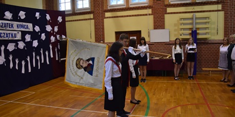 Powiększ grafikę: zakonczenie-roku-szkolnego-2020-2021-282537.jpg