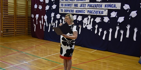 Powiększ grafikę: zakonczenie-roku-szkolnego-2020-2021-282539.jpg