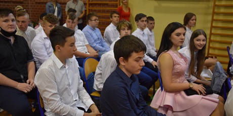Powiększ grafikę: zakonczenie-roku-szkolnego-2020-2021-282541.jpg