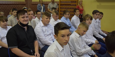 Powiększ grafikę: zakonczenie-roku-szkolnego-2020-2021-282542.jpg