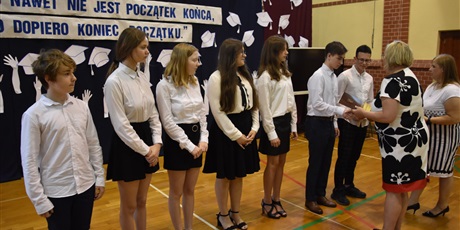 Powiększ grafikę: zakonczenie-roku-szkolnego-2020-2021-282545.jpg