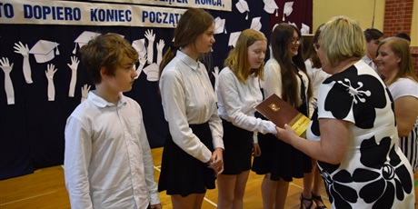 Powiększ grafikę: zakonczenie-roku-szkolnego-2020-2021-282546.jpg