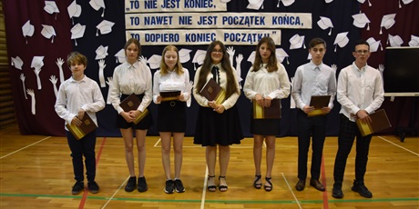 Powiększ grafikę: zakonczenie-roku-szkolnego-2020-2021-282548.jpg