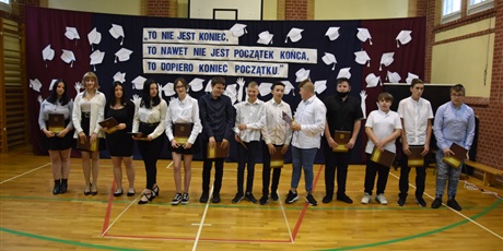 Powiększ grafikę: zakonczenie-roku-szkolnego-2020-2021-282556.jpg