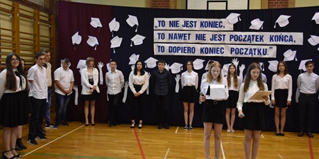 Powiększ grafikę: zakonczenie-roku-szkolnego-2020-2021-282563.jpg