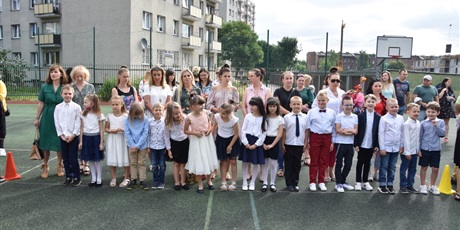 Powiększ grafikę: zakonczenie-roku-szkolnego-2020-2021-285306.jpg