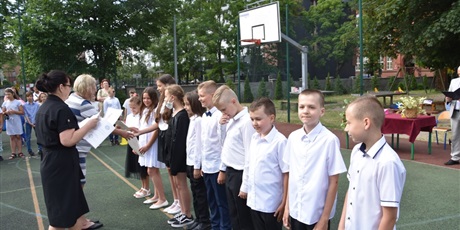 Powiększ grafikę: zakonczenie-roku-szkolnego-2020-2021-285316.jpg