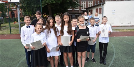 Powiększ grafikę: zakonczenie-roku-szkolnego-2020-2021-285318.jpg