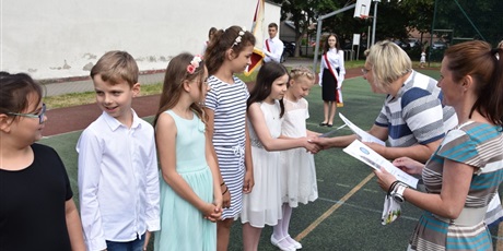 Powiększ grafikę: zakonczenie-roku-szkolnego-2020-2021-285319.jpg