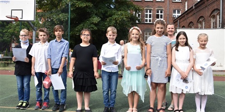 Powiększ grafikę: zakonczenie-roku-szkolnego-2020-2021-285320.jpg