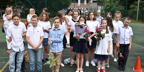 Powiększ grafikę: zakonczenie-roku-szkolnego-2020-2021-285321.jpg