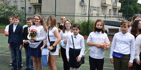 Powiększ grafikę: zakonczenie-roku-szkolnego-2020-2021-285323.jpg