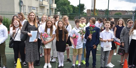 Powiększ grafikę: zakonczenie-roku-szkolnego-2020-2021-285324.jpg