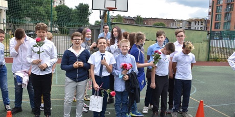 Powiększ grafikę: zakonczenie-roku-szkolnego-2020-2021-285326.jpg