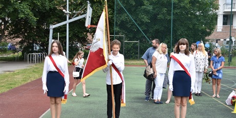 Powiększ grafikę: zakonczenie-roku-szkolnego-2020-2021-285329.jpg