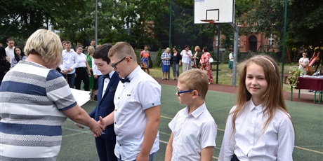 Powiększ grafikę: zakonczenie-roku-szkolnego-2020-2021-285330.jpg