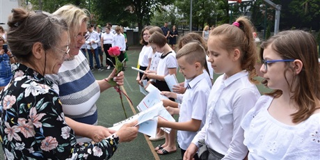 Powiększ grafikę: zakonczenie-roku-szkolnego-2020-2021-285332.jpg