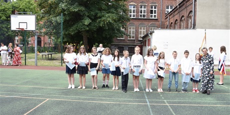 Powiększ grafikę: zakonczenie-roku-szkolnego-2020-2021-285333.jpg