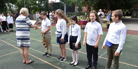 Powiększ grafikę: zakonczenie-roku-szkolnego-2020-2021-285334.jpg