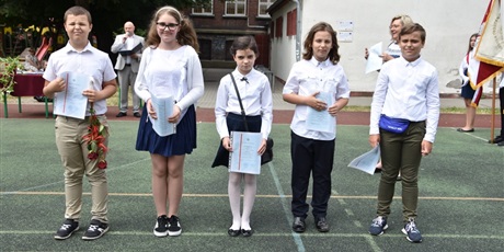 Powiększ grafikę: zakonczenie-roku-szkolnego-2020-2021-285335.jpg