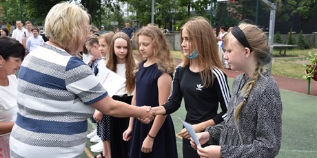 Powiększ grafikę: zakonczenie-roku-szkolnego-2020-2021-285339.jpg