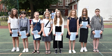 Powiększ grafikę: zakonczenie-roku-szkolnego-2020-2021-285340.jpg