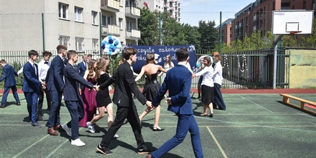 Powiększ grafikę: zakonczenie-roku-szkolnego-2024-25-w-klasach-viii-629648.jpg