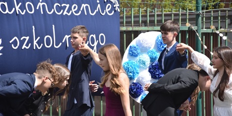 Powiększ grafikę: zakonczenie-roku-szkolnego-2024-25-w-klasach-viii-629652.jpg