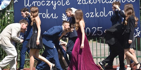 Powiększ grafikę: zakonczenie-roku-szkolnego-2024-25-w-klasach-viii-629691.jpg