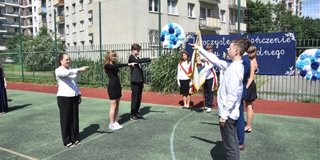 Powiększ grafikę: zakonczenie-roku-szkolnego-2024-25-w-klasach-viii-629705.jpg