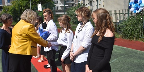Powiększ grafikę: zakonczenie-roku-szkolnego-2024-25-w-klasach-viii-629717.jpg