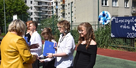 Powiększ grafikę: zakonczenie-roku-szkolnego-2024-25-w-klasach-viii-629718.jpg