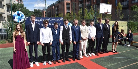Powiększ grafikę: zakonczenie-roku-szkolnego-2024-25-w-klasach-viii-629720.jpg