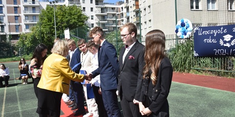 Powiększ grafikę: zakonczenie-roku-szkolnego-2024-25-w-klasach-viii-629721.jpg