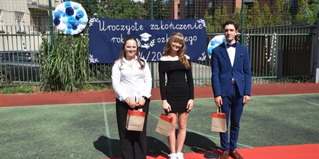 Powiększ grafikę: zakonczenie-roku-szkolnego-2024-25-w-klasach-viii-629727.jpg
