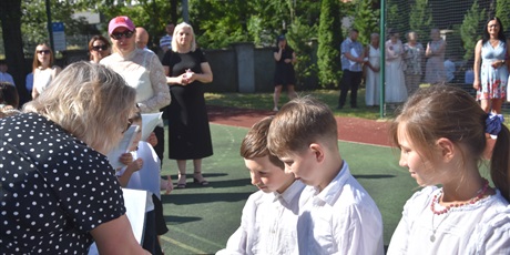 Powiększ grafikę: zakonczenie-roku-szkolnego-2025-2026-705483.jpg