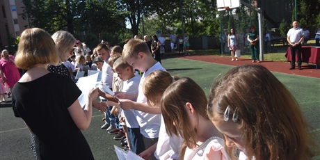 Powiększ grafikę: zakonczenie-roku-szkolnego-2025-2026-705487.jpg