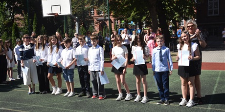 Powiększ grafikę: zakonczenie-roku-szkolnego-2025-2026-705498.jpg