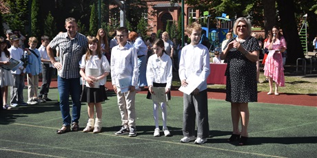 Powiększ grafikę: zakonczenie-roku-szkolnego-2025-2026-705503.jpg