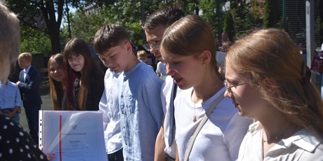 Powiększ grafikę: zakonczenie-roku-szkolnego-2025-2026-705507.jpg