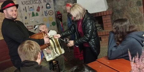 Powiększ grafikę: zielona-szkola-raport-z-frontu-schodno-wdzydzki-park-krajobrazowy-718214.jpg